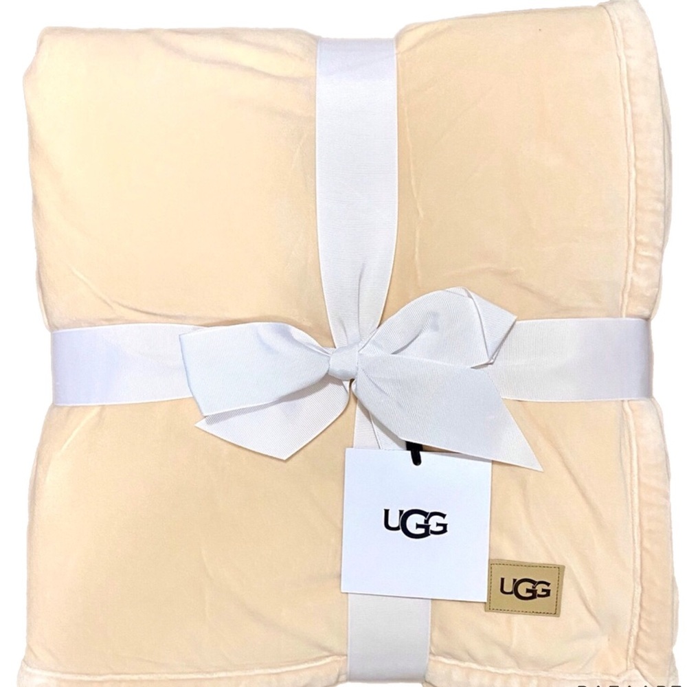 UGG Bliss Sherpa Throw